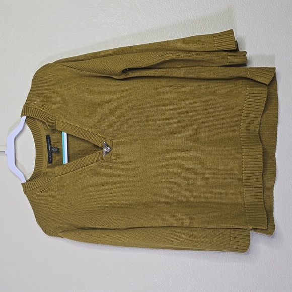 White house black market elbow sleeve v neck pullover sweater size Medium. - Picture 4 of 12